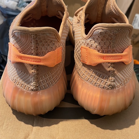 Yeezy 350 - Picture 4 of 4